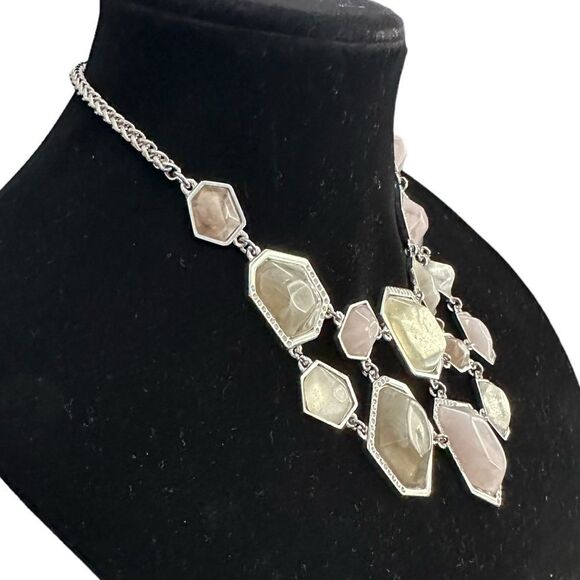 Jennifer Lopez Fashion Necklace - Picture 3 of 7